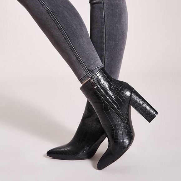 Trendy heel booties faux crocodile pattern - Picture 3 of 7